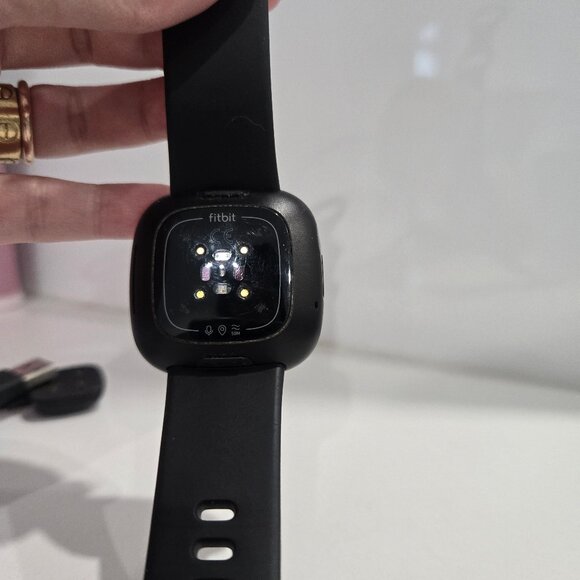 Fitbit Versa 3 - Black - Picture 4 of 5